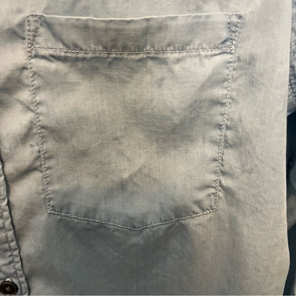 SO Perfect shirt lightweight denim like shirt button front pocket  button cuff - Picture 4 of 9